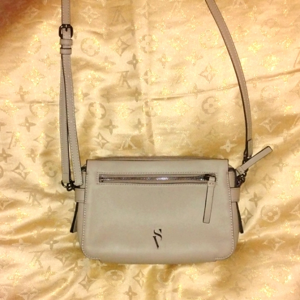 Small tan Simply Vera Wang crossbody